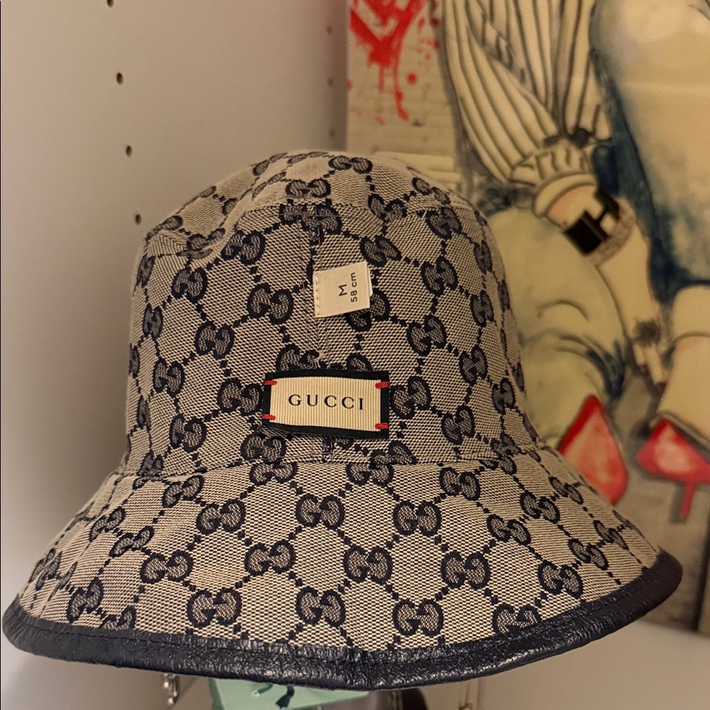 Gucci Beige and Black Monogram Bucket Hat reversible Navy